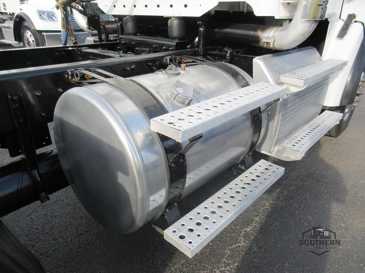 Used 2019 FREIGHTLINER 122SD