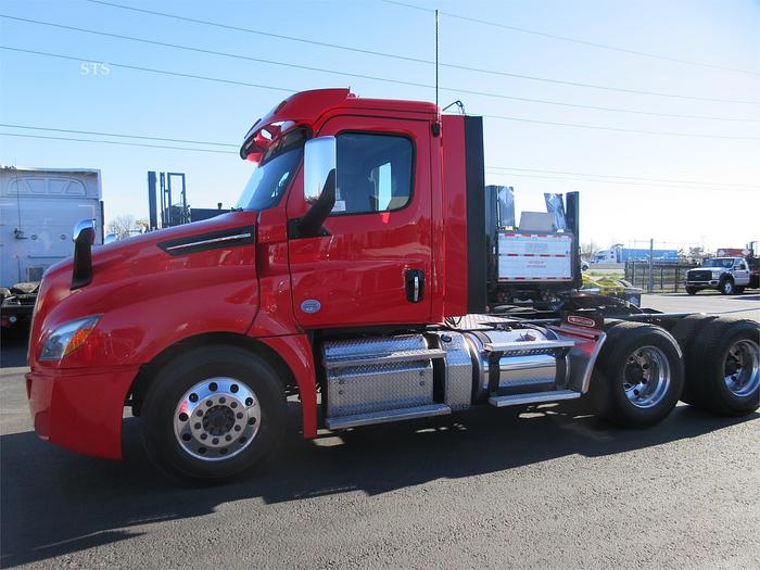 Used 2018 FREIGHTLINER CASCADIA 126