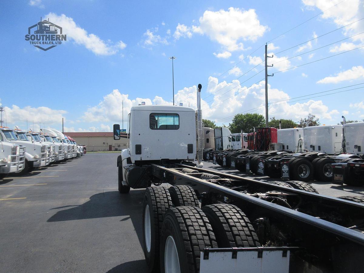 2025 KENWORTH T880