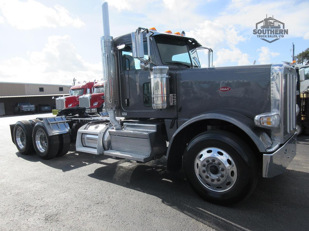 Used 2022 PETERBILT 389