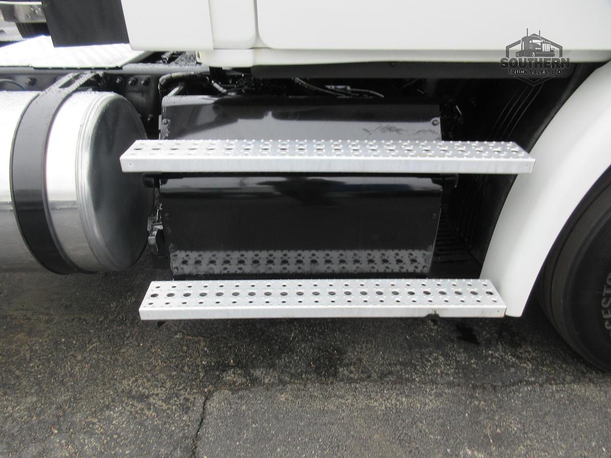 Used 2018 FREIGHTLINER CASCADIA 113