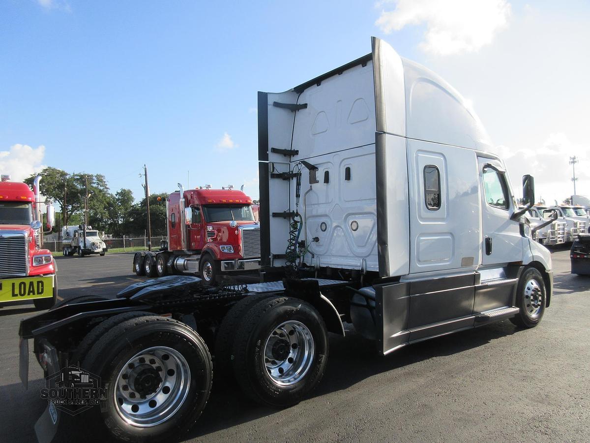 Used 2022 FREIGHTLINER CASCADIA 116