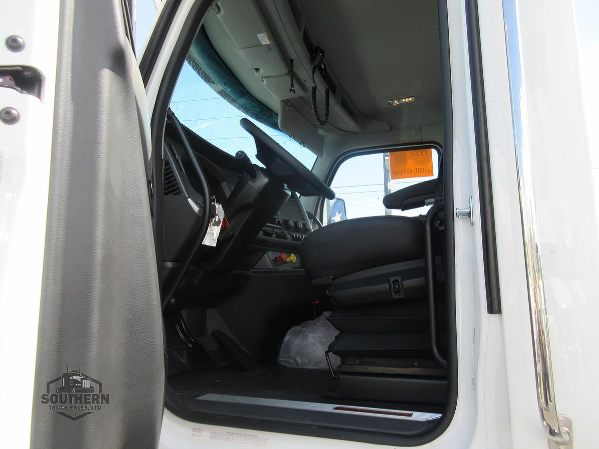 2025 KENWORTH T880
