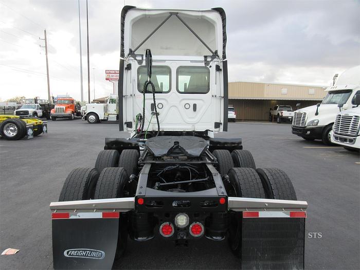 Used 2019 FREIGHTLINER CASCADIA 126