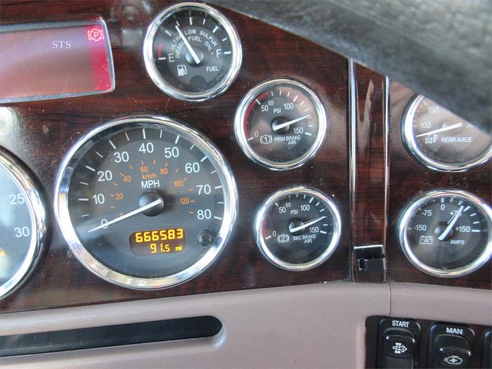 Used 2018 PETERBILT 389