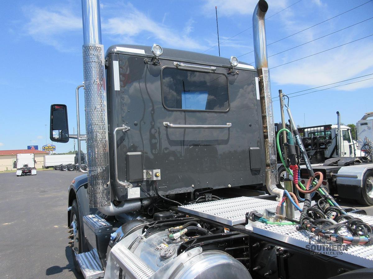 Used 2025 PETERBILT 567