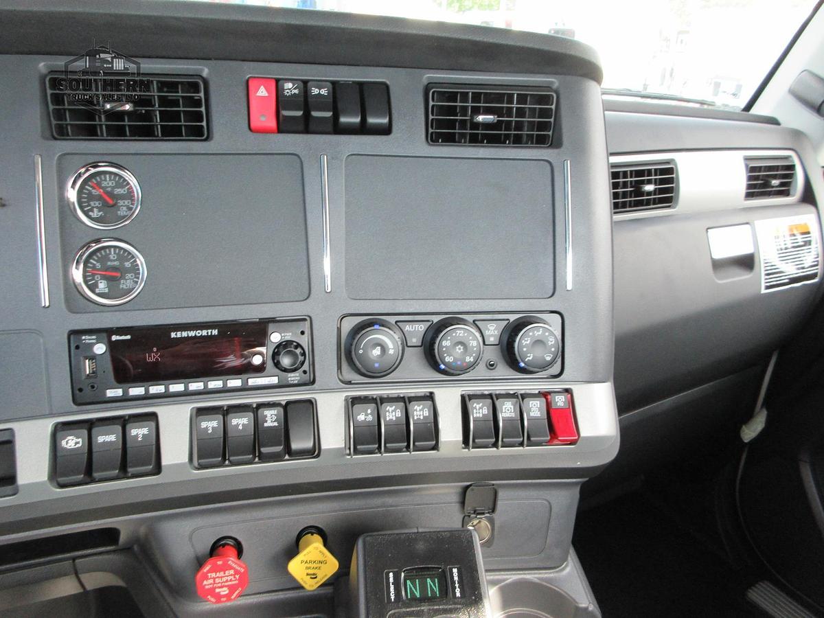 2025 KENWORTH T880