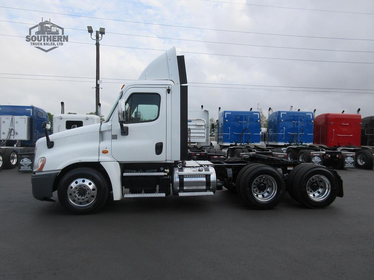Used 2018 FREIGHTLINER CASCADIA 125