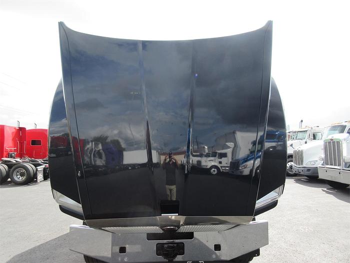 Used 2021 KENWORTH T880