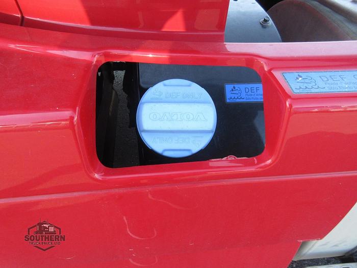 Used 2020 VOLVO VNR64T300