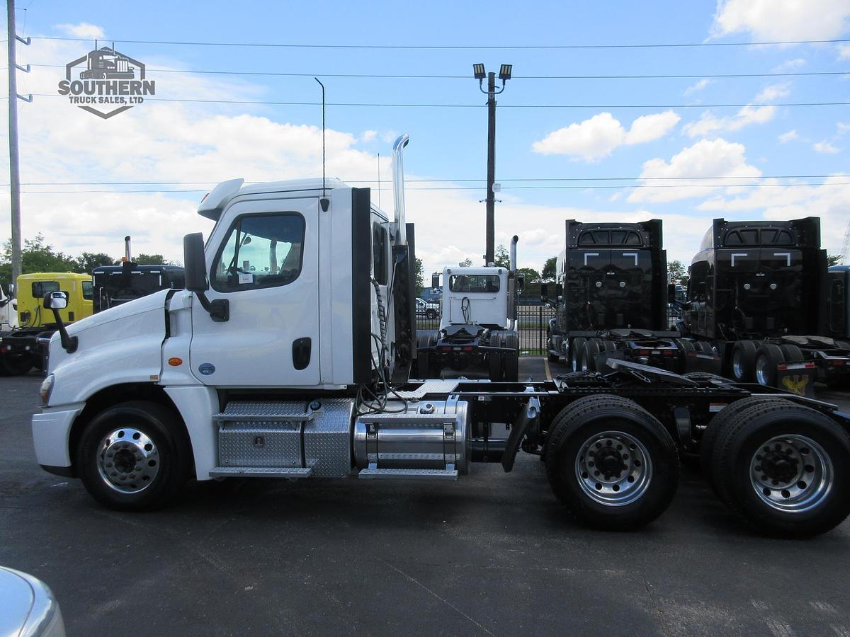 Used 2018 FREIGHTLINER CASCADIA 125