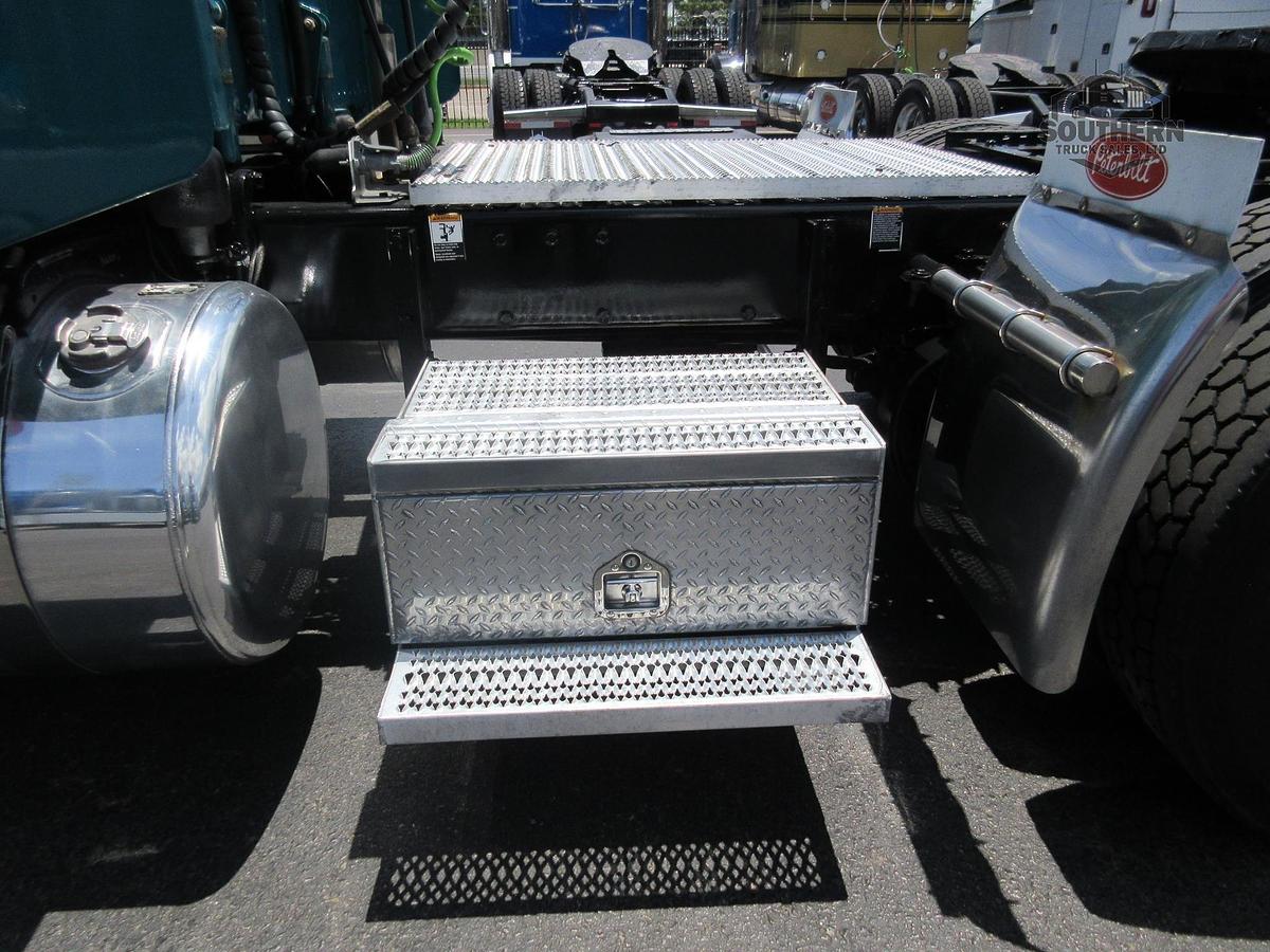 Used 2022 PETERBILT 389