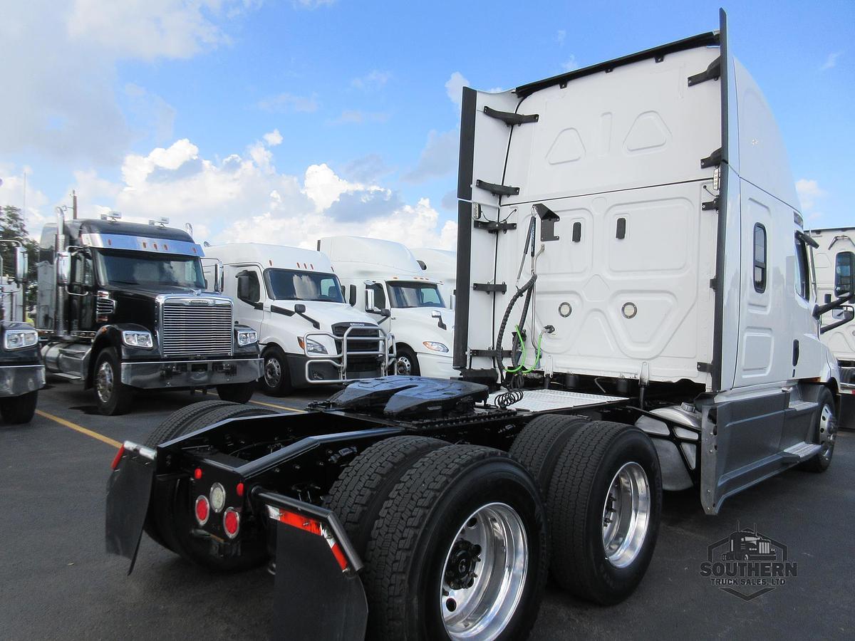 Used 2022 FREIGHTLINER CASCADIA 116