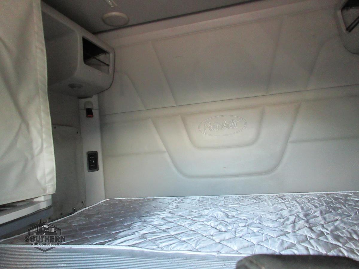 Used 2021 PETERBILT 567