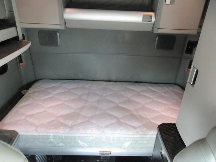 Used 2021 KENWORTH T880