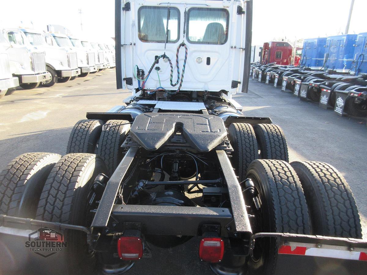 Used 2018 FREIGHTLINER CASCADIA 113