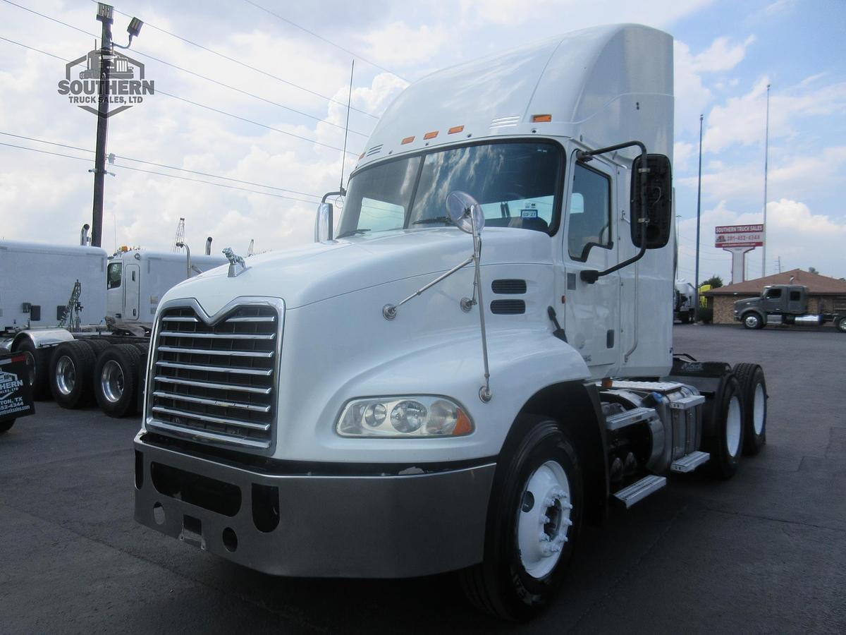 Used 2014 MACK PINNACLE CXU613