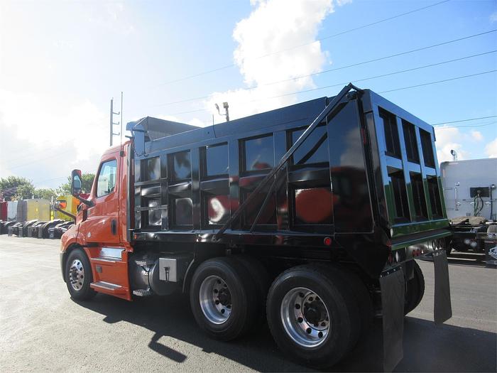 Used 2018 FREIGHTLINER CASCADIA 116