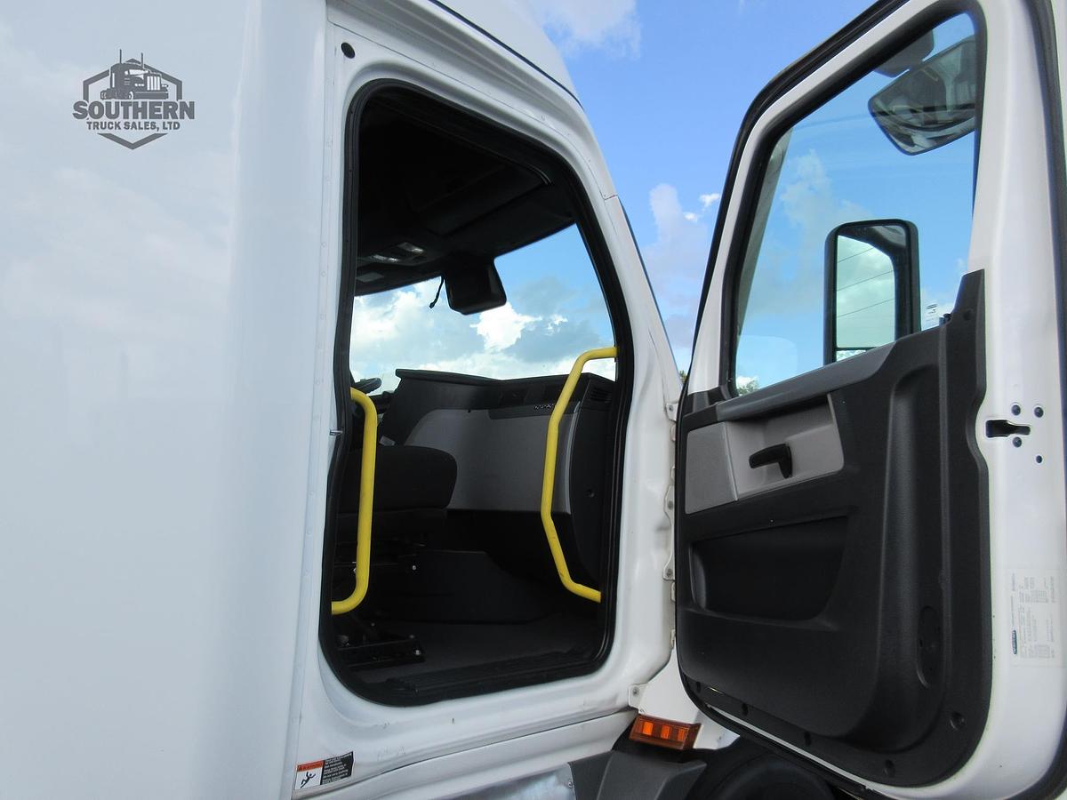 Used 2022 FREIGHTLINER CASCADIA 116