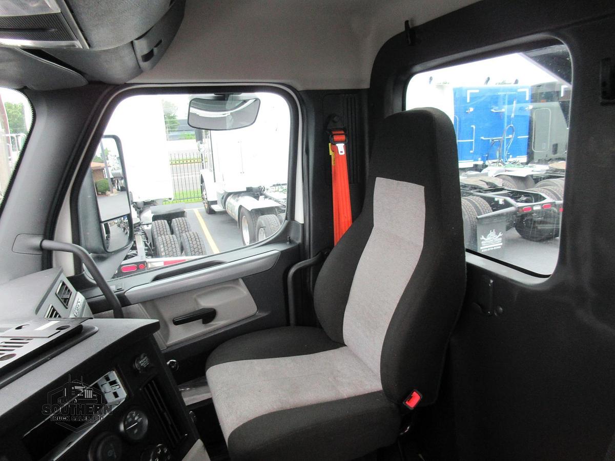 Used 2019 FREIGHTLINER CASCADIA 126