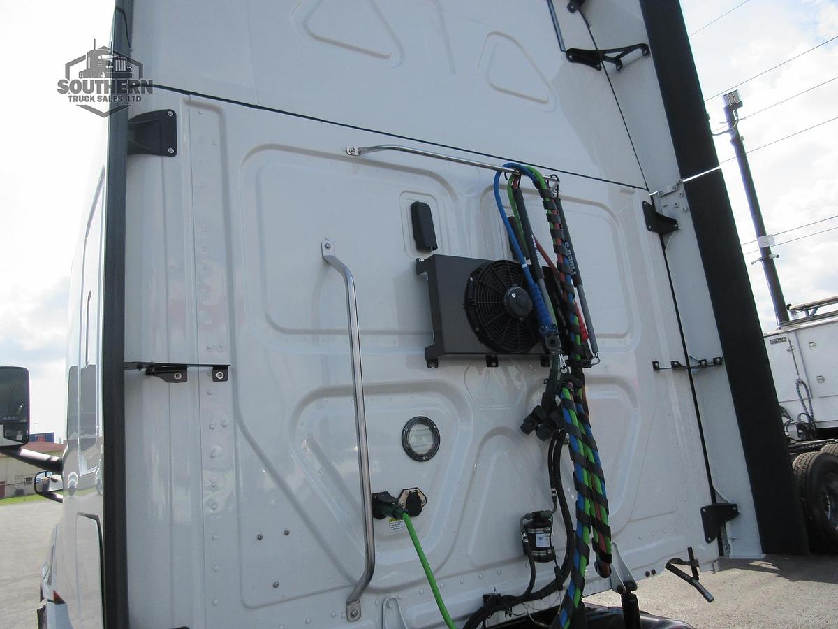 Used 2020 FREIGHTLINER CASCADIA 126