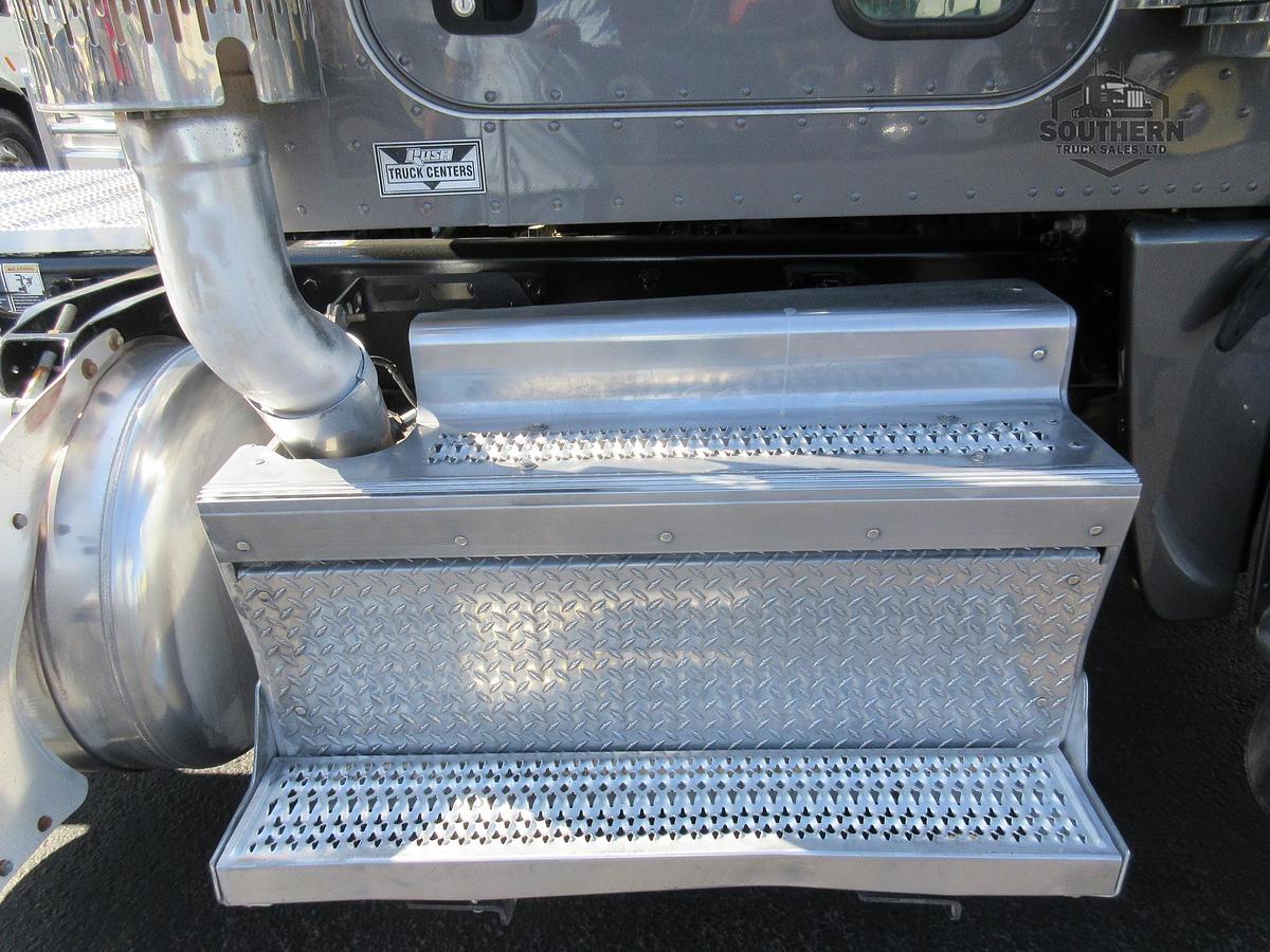 Used 2022 PETERBILT 389