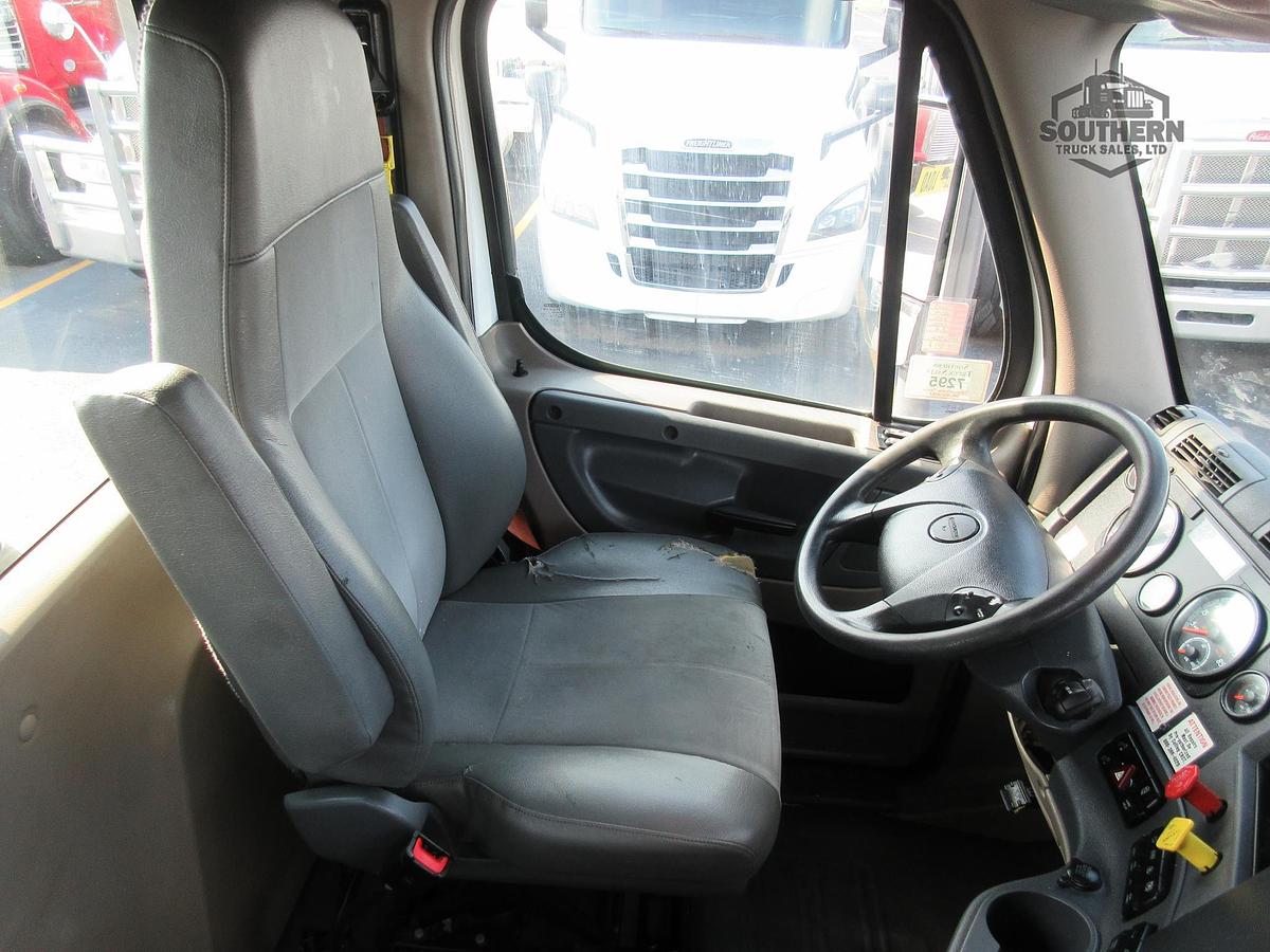 Used 2019 FREIGHTLINER CASCADIA 113