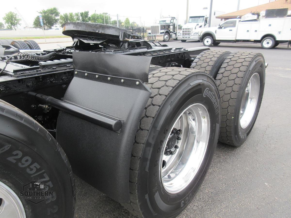 Used 2023 KENWORTH T880