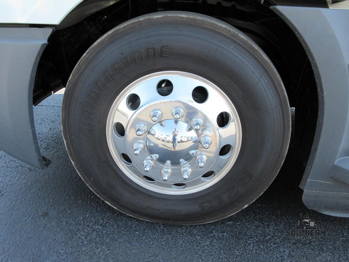 Used 2021 FREIGHTLINER CASCADIA 116