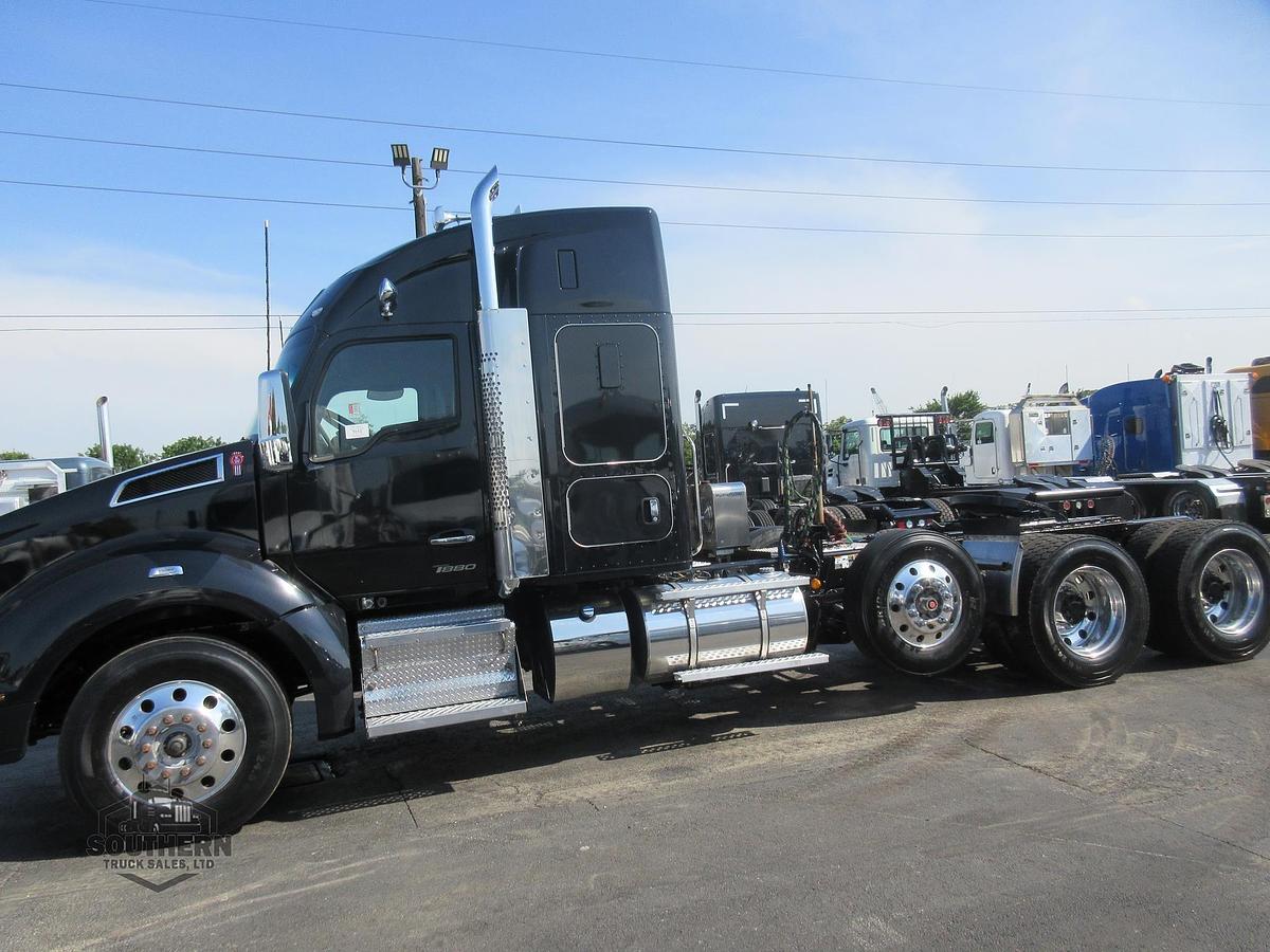 Used 2023 KENWORTH T880