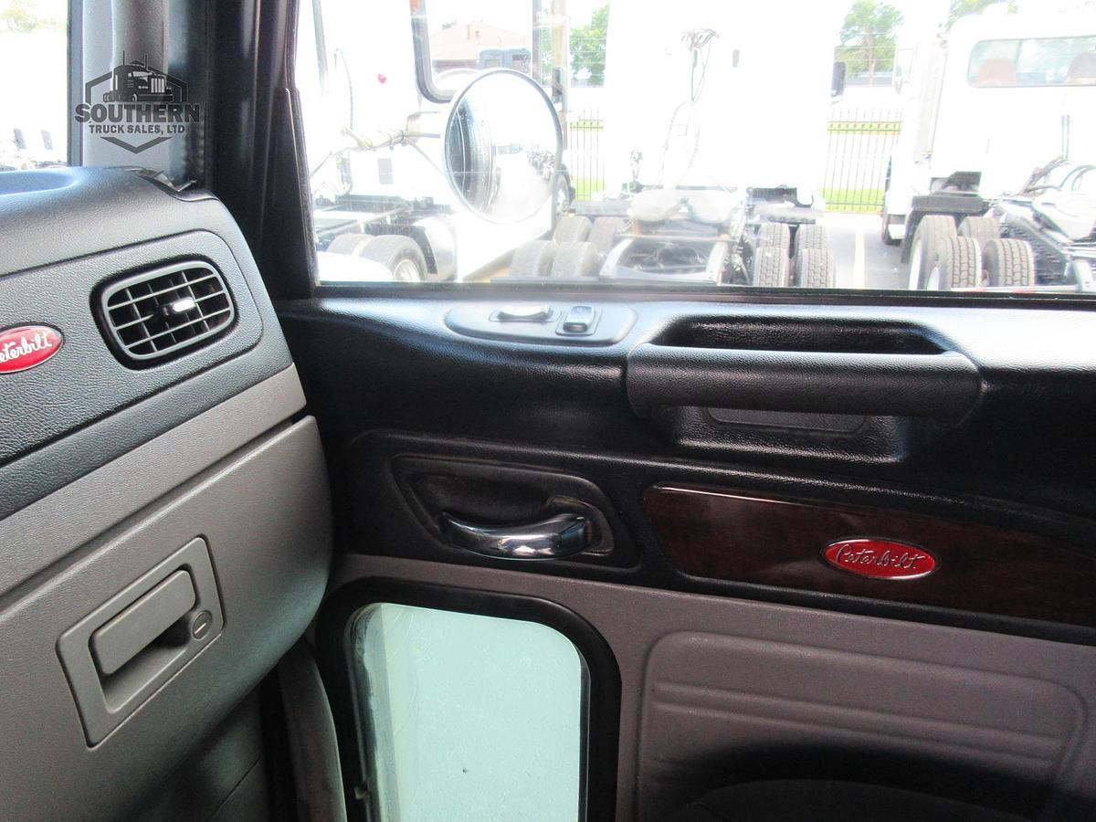 Used 2023 PETERBILT 389