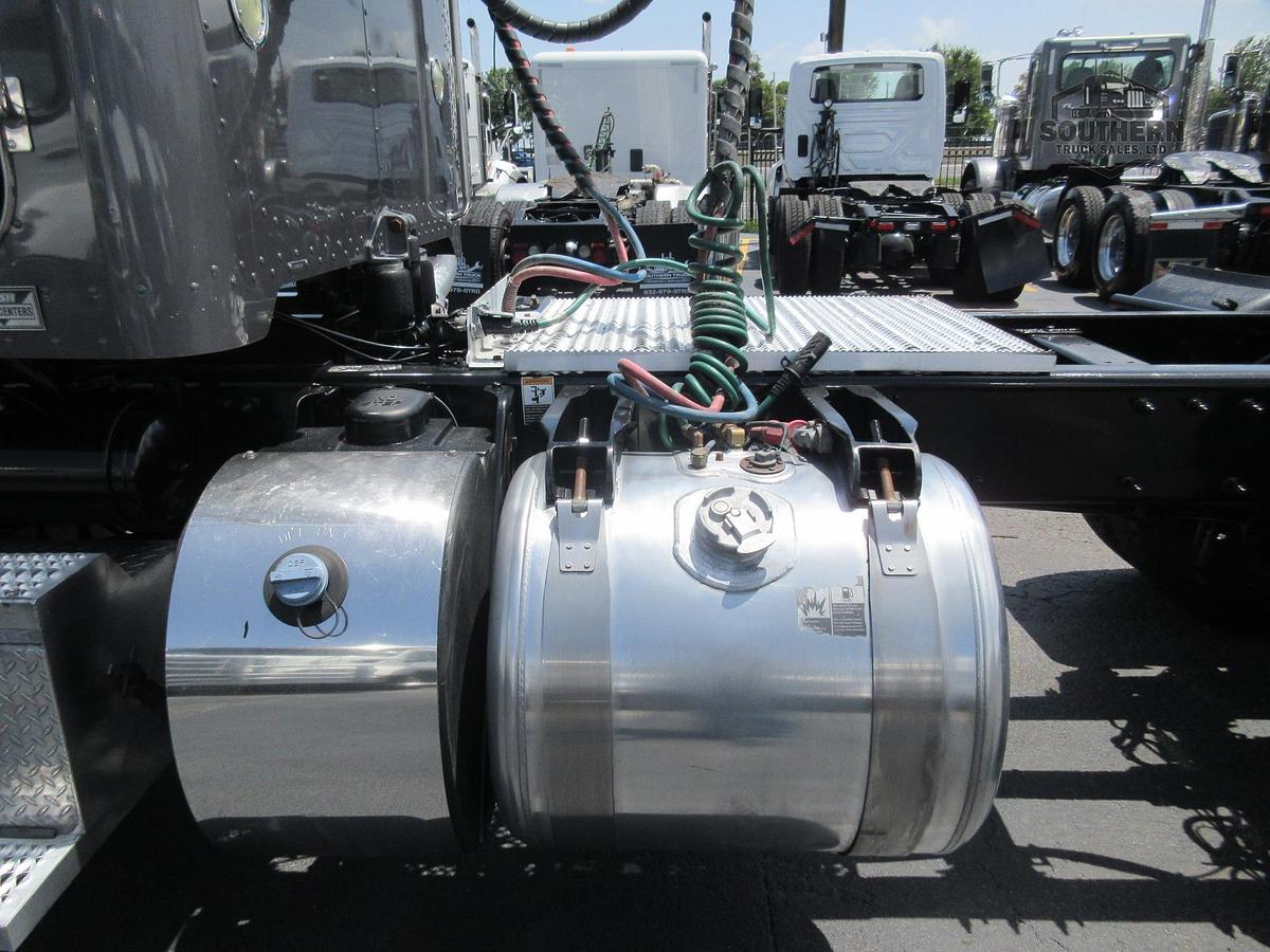 Used 2022 PETERBILT 389