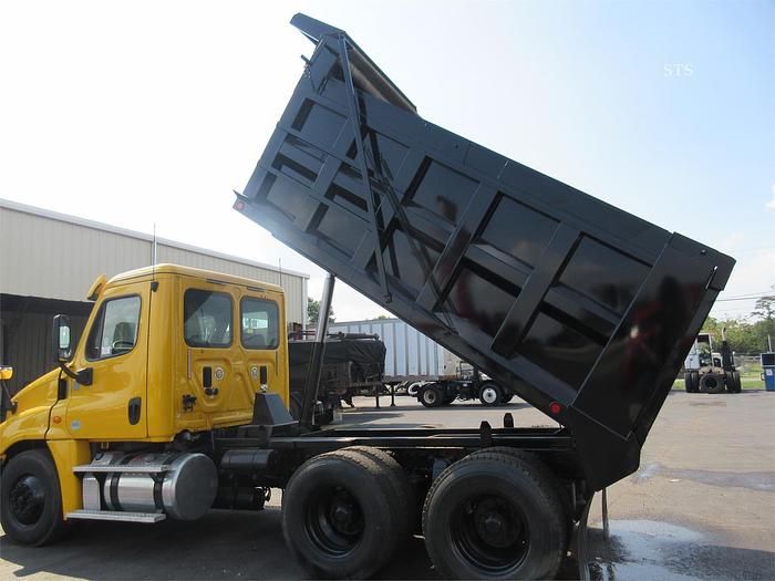 Used 2016 FREIGHTLINER CASCADIA 125