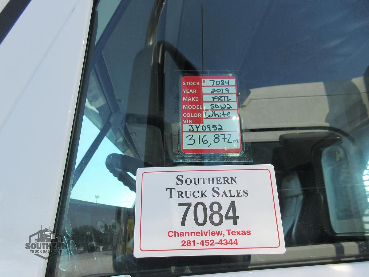 Used 2018 FREIGHTLINER 122SD