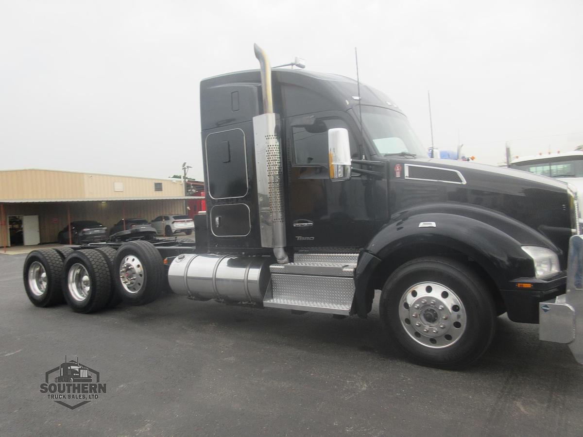 Used 2023 KENWORTH T880