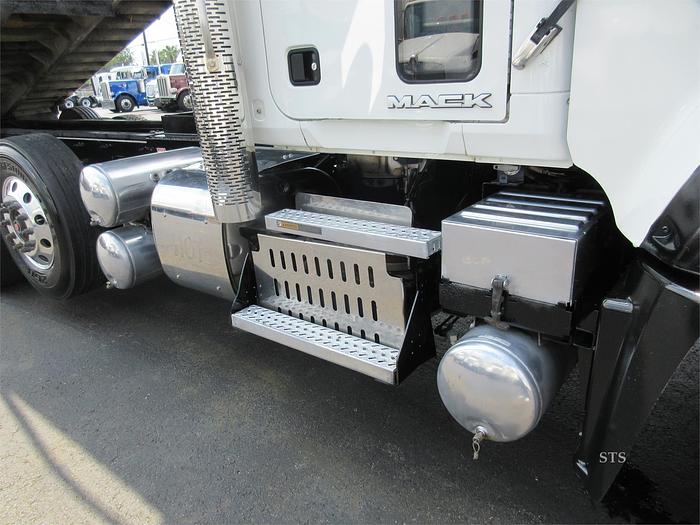 Used 2013 MACK GRANITE GU713