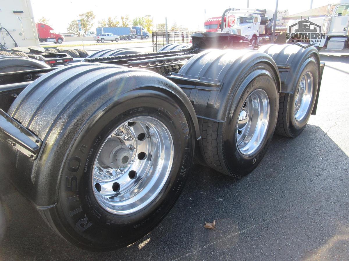 Used 2020 PETERBILT 567