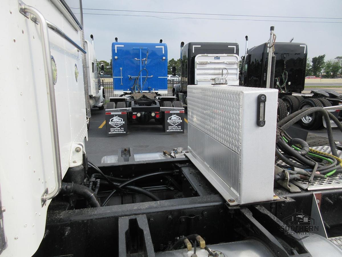Used 2011 PETERBILT 388
