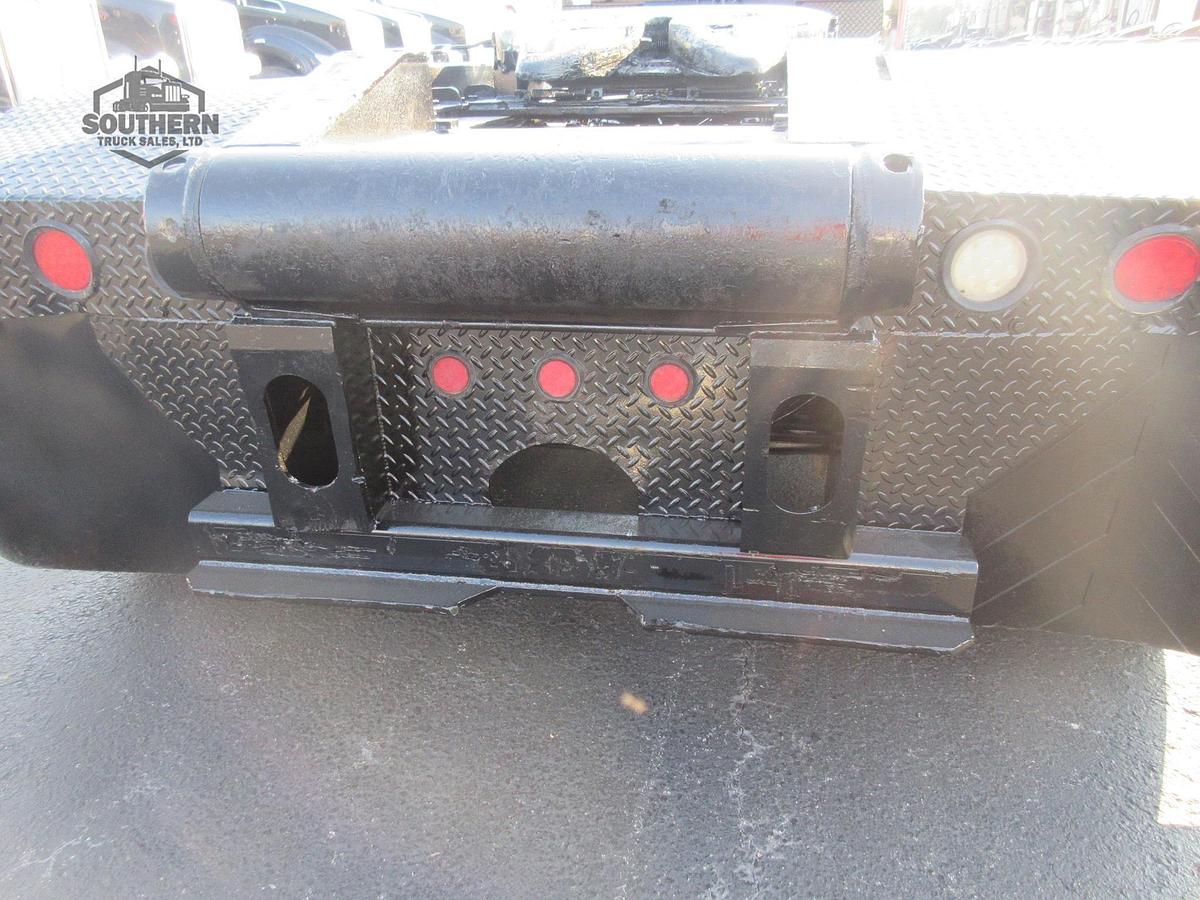 Used 2018 FREIGHTLINER 122SD