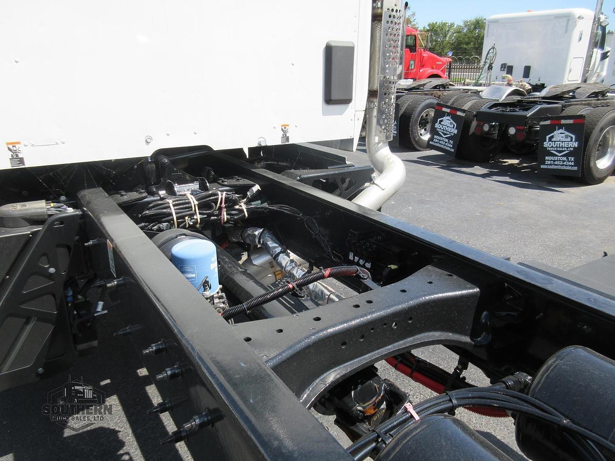 2025 KENWORTH T880