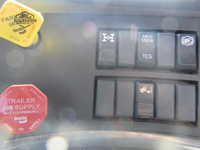 Used 2020 VOLVO VNR64T300