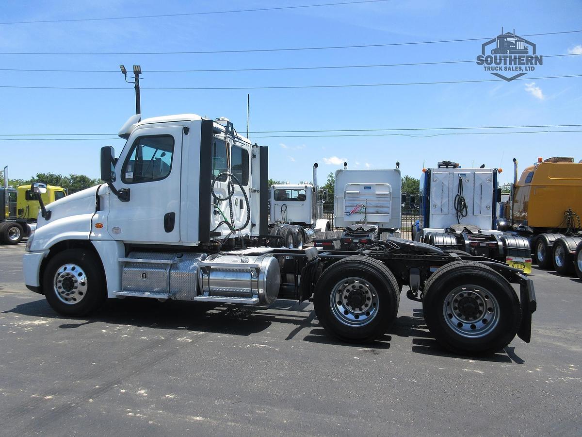Used 2018 FREIGHTLINER CASCADIA 125