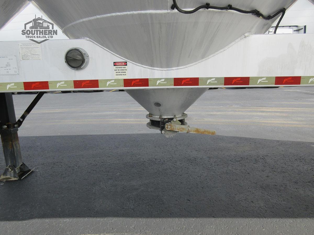 Used 2010 VANTAGE Tandem Axle