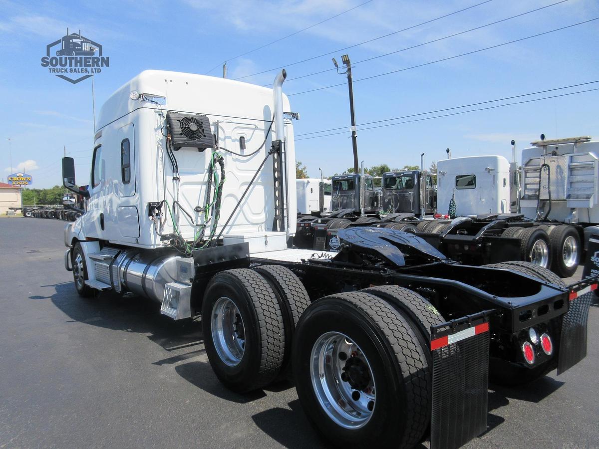 Used 2020 FREIGHTLINER CASCADIA 126