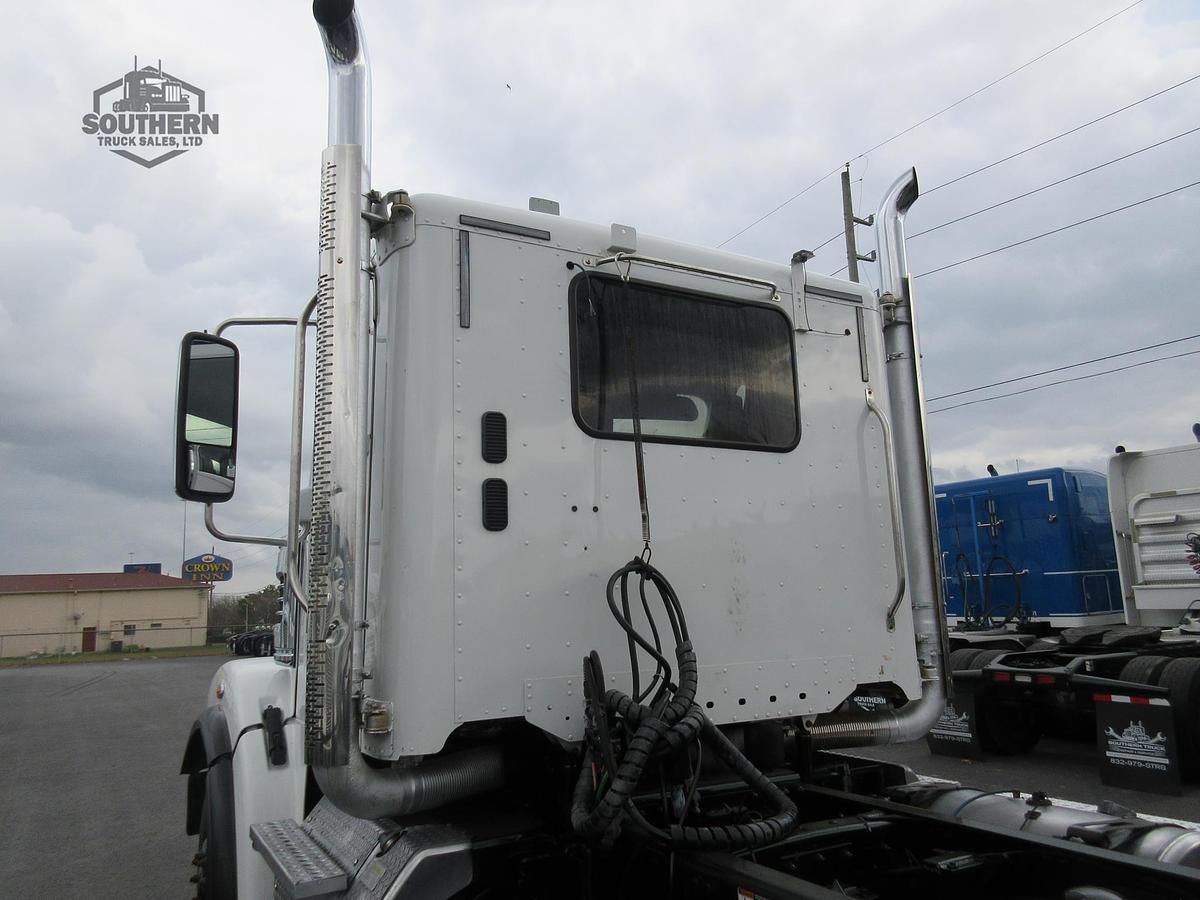 Used 2019 FREIGHTLINER CORONADO 122 SD