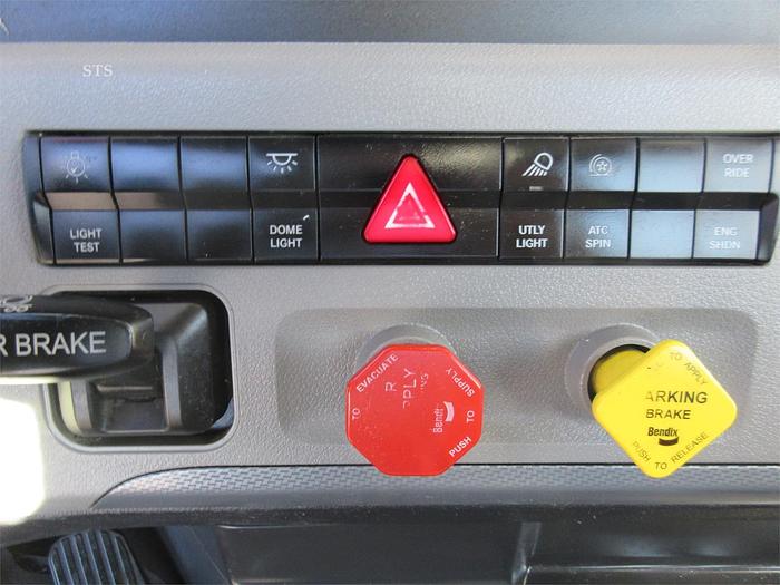 Used 2018 FREIGHTLINER CASCADIA 126