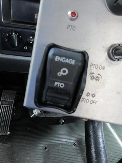 Used 2013 PETERBILT 348