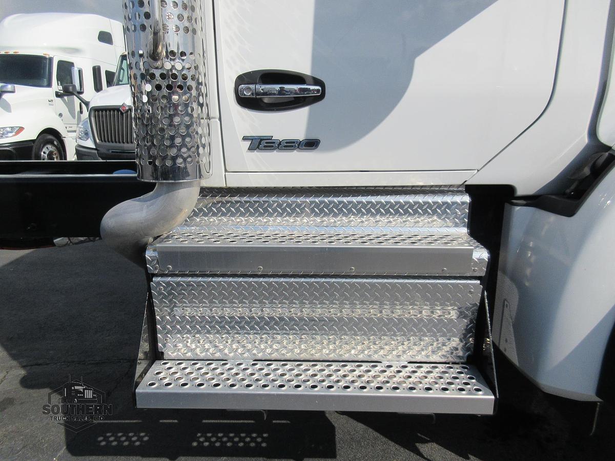 2025 KENWORTH T880