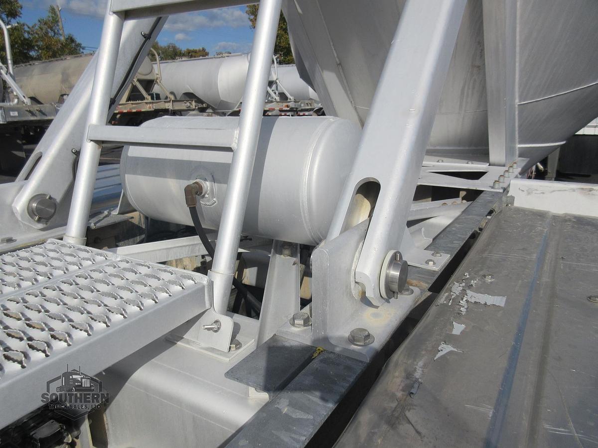 Used 2011 POLAR 41 ft