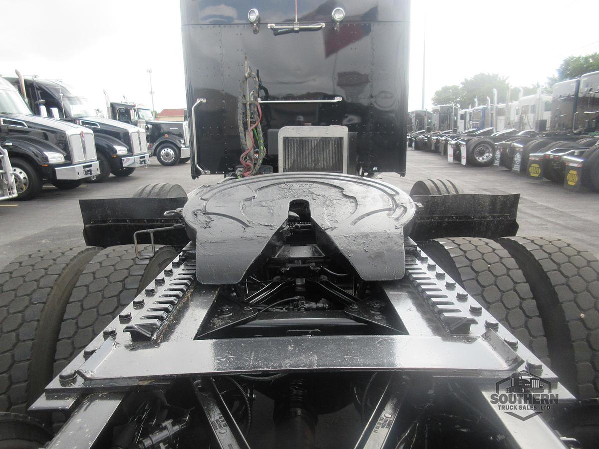 Used 2023 KENWORTH T880
